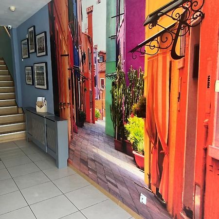 Artmotel & Bistro Haţeg Eksteriør billede