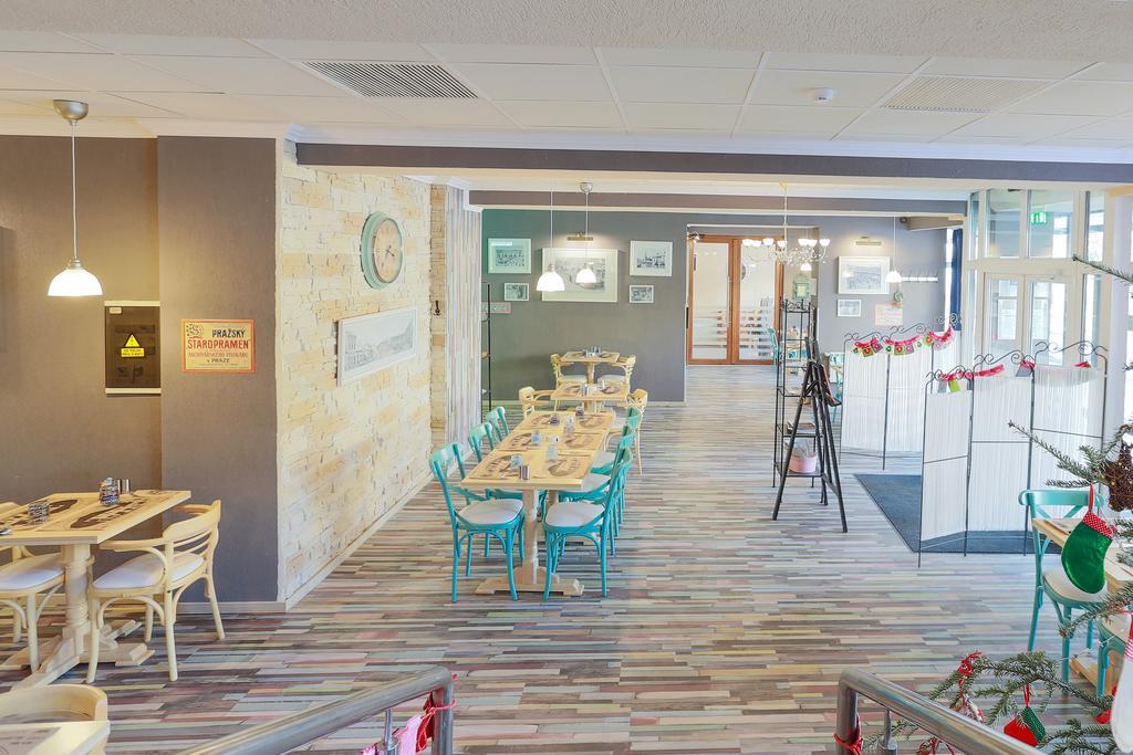 Artmotel & Bistro Haţeg Eksteriør billede