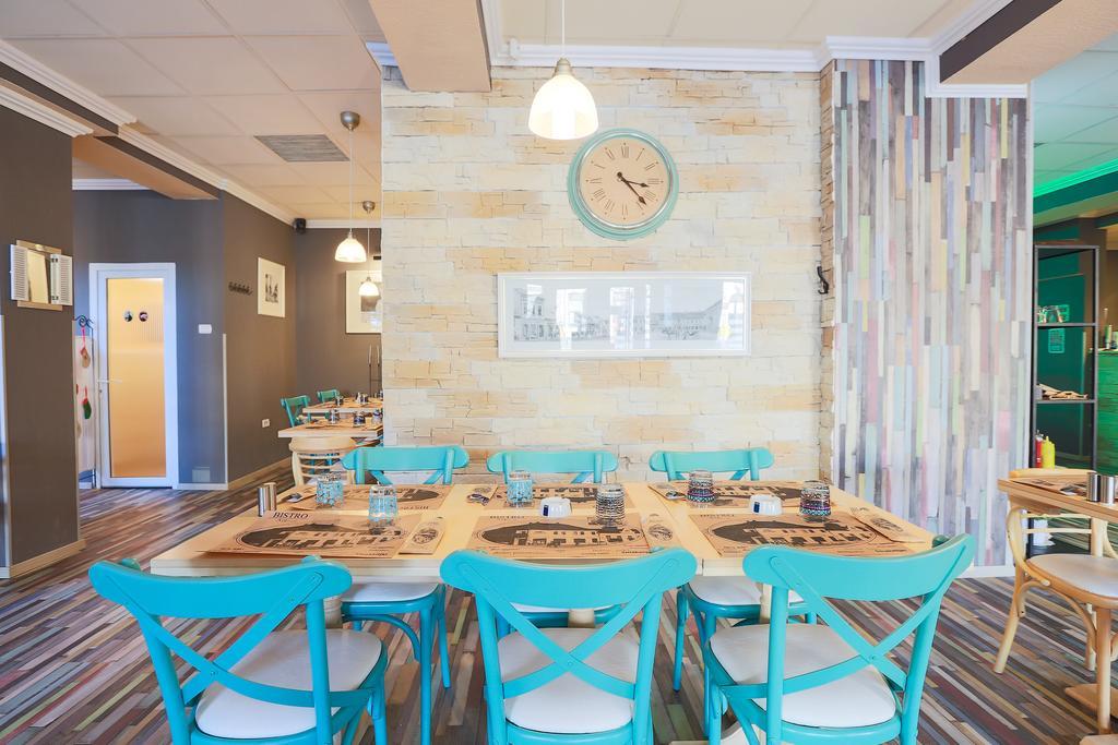 Artmotel & Bistro Haţeg Eksteriør billede