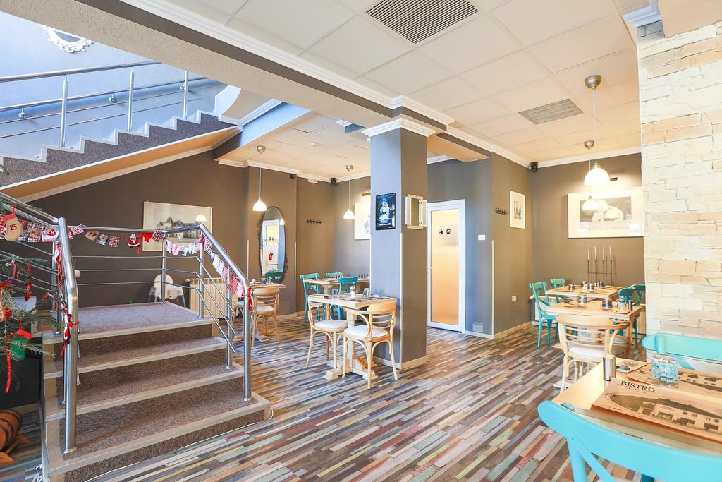 Artmotel & Bistro Haţeg Eksteriør billede