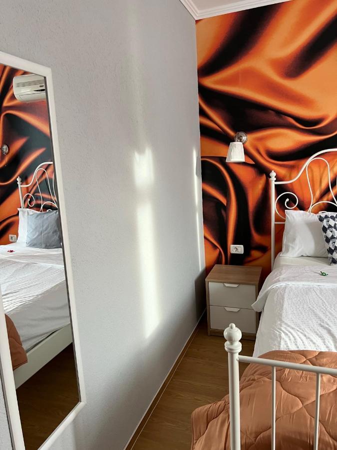 Artmotel & Bistro Haţeg Eksteriør billede