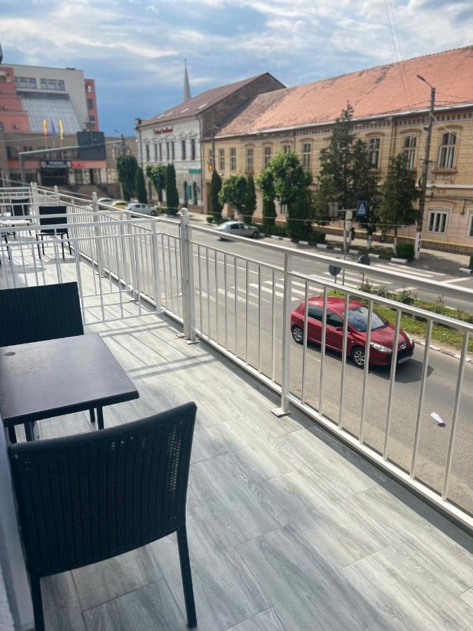 Artmotel & Bistro Haţeg Eksteriør billede