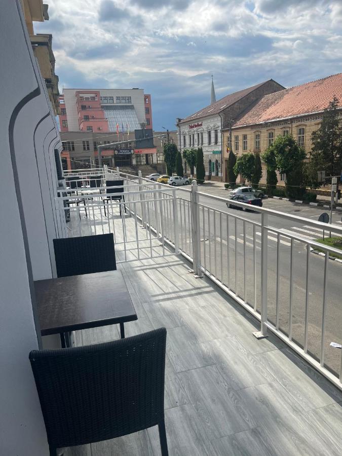 Artmotel & Bistro Haţeg Eksteriør billede