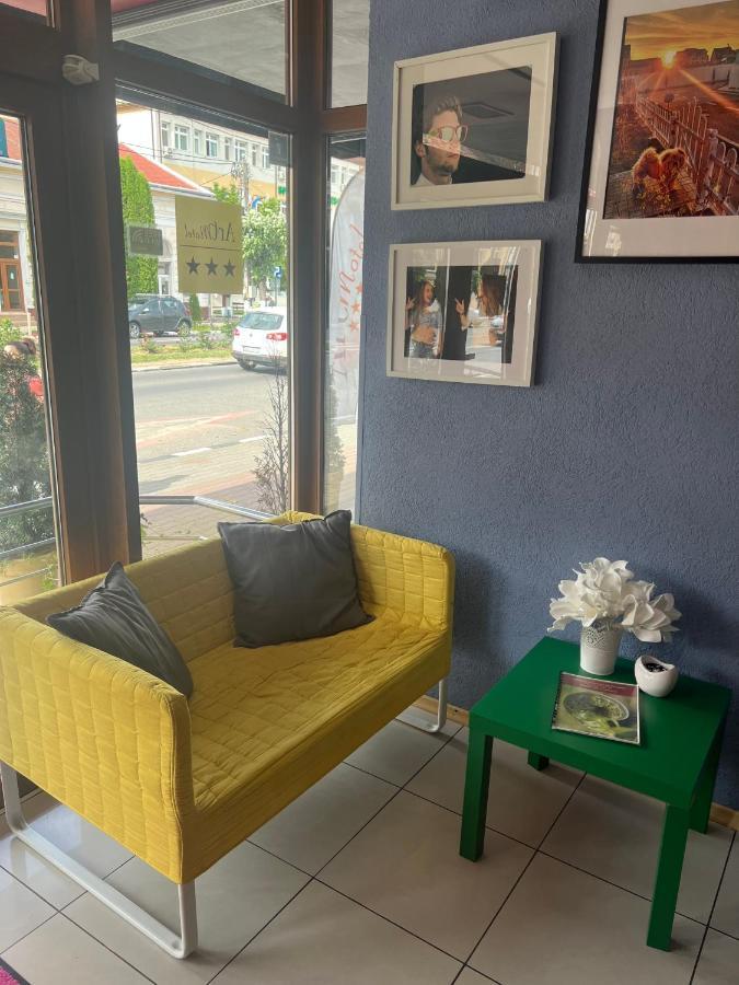 Artmotel & Bistro Haţeg Eksteriør billede