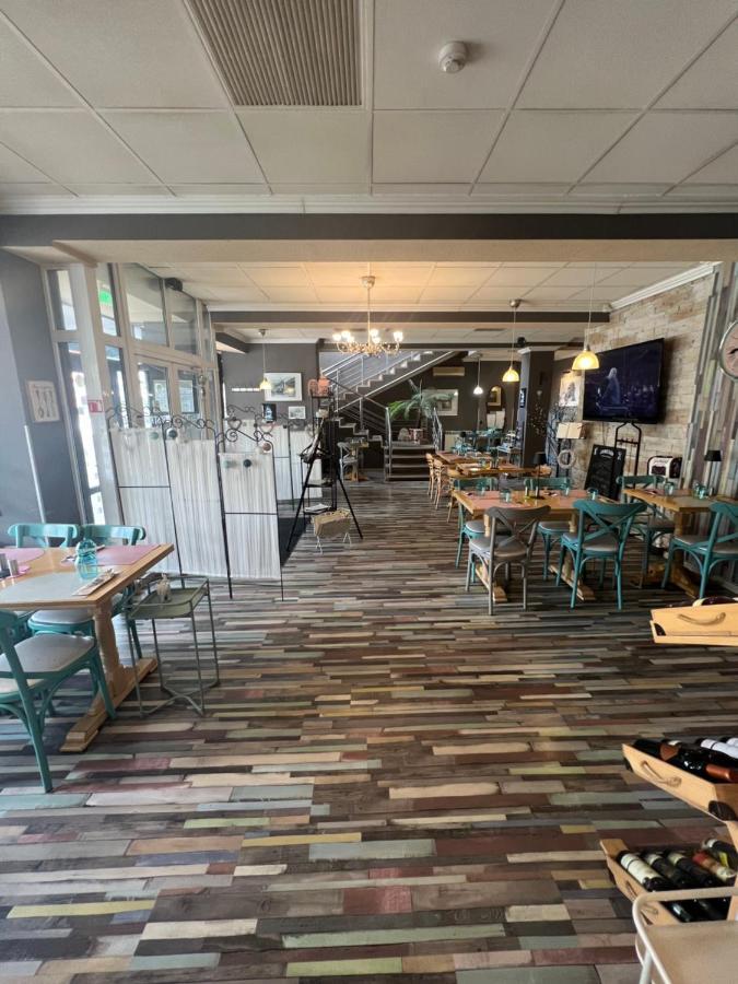 Artmotel & Bistro Haţeg Eksteriør billede
