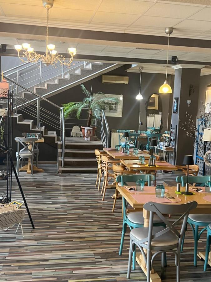 Artmotel & Bistro Haţeg Eksteriør billede