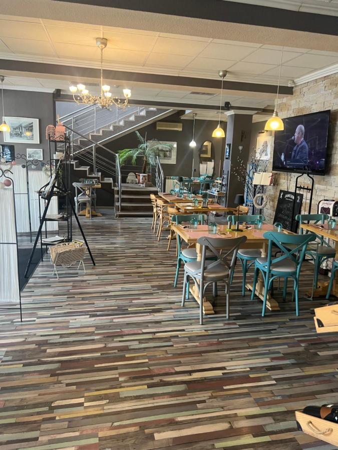 Artmotel & Bistro Haţeg Eksteriør billede