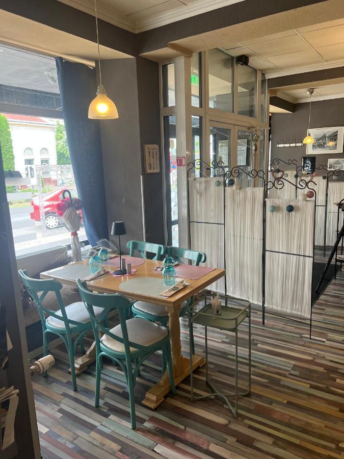 Artmotel & Bistro Haţeg Eksteriør billede