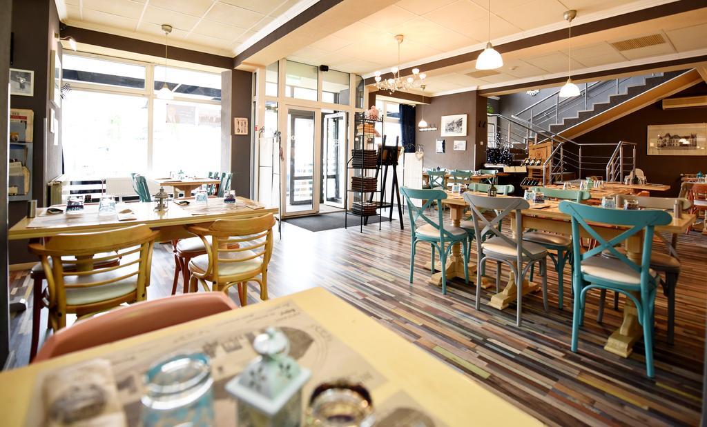 Artmotel & Bistro Haţeg Eksteriør billede