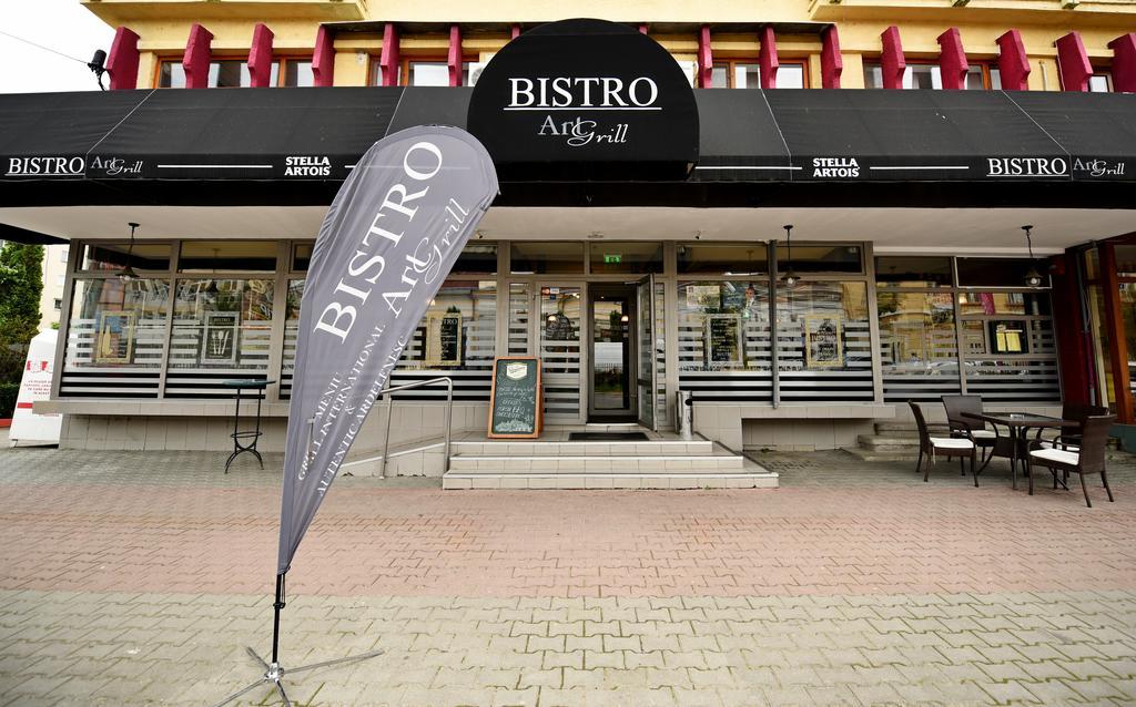 Artmotel & Bistro Haţeg Eksteriør billede