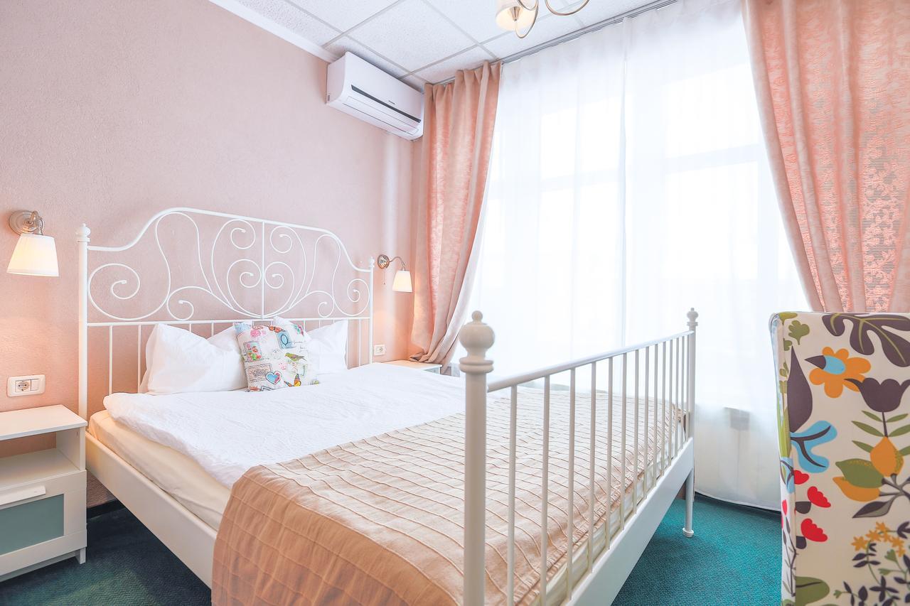 Artmotel & Bistro Haţeg Eksteriør billede